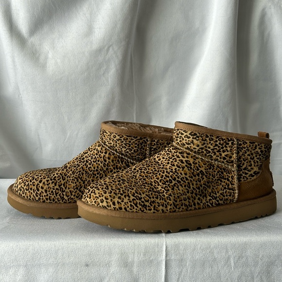 UGG Shoes - EUC UGG Ultra Mini Speckles Bootie Leather suede heel counter up-cycled wool 11